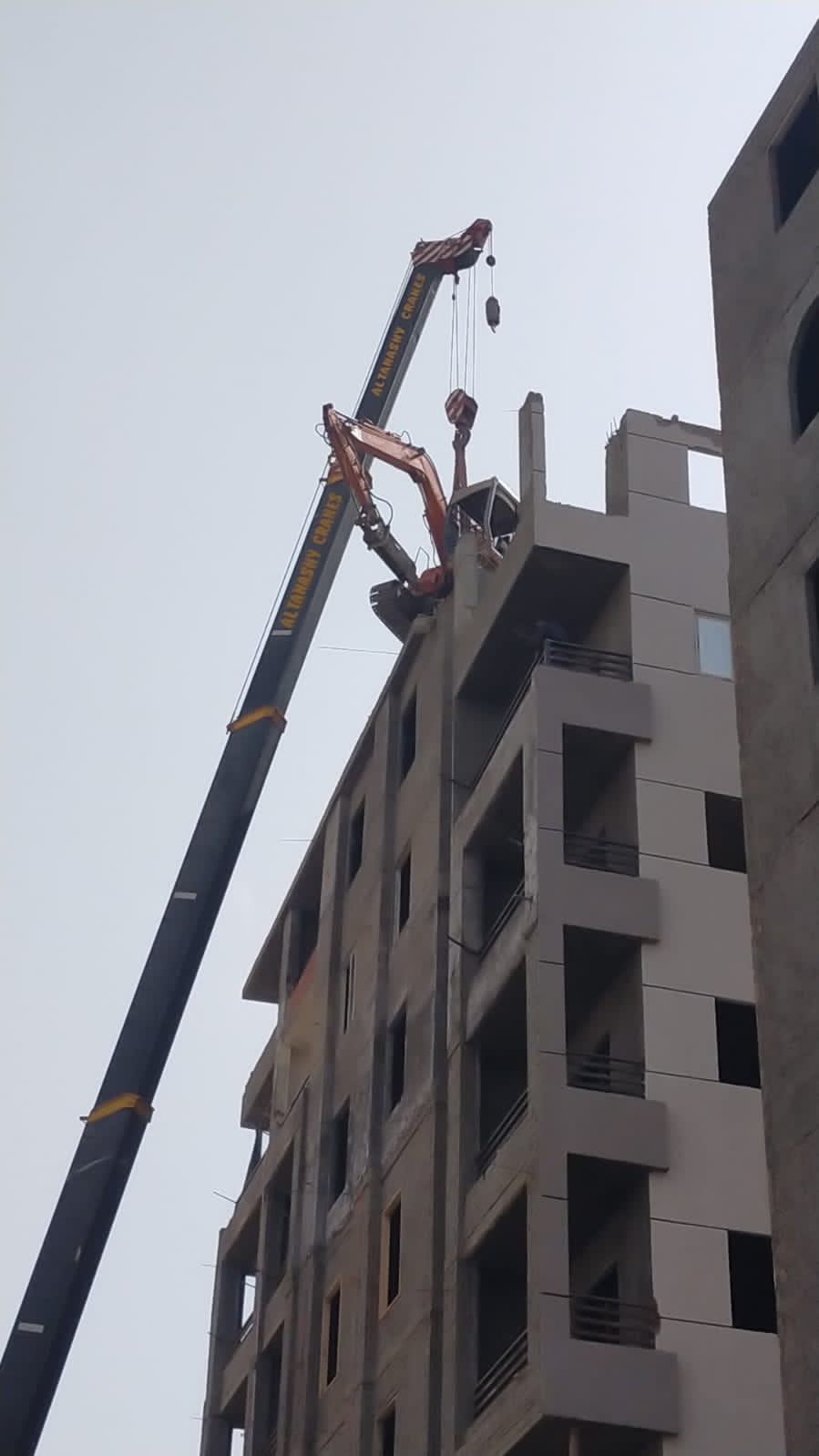 إزالة 36 طابق مخالف بالمقطم (3)