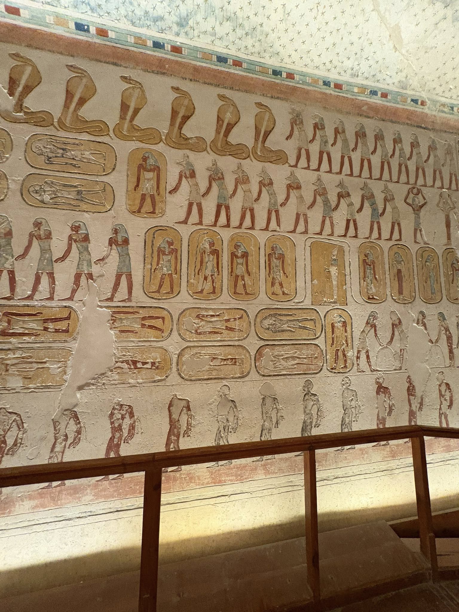 نقوش ورسومات عظيمة فى مقابر ملوك الأقصر نقوش ورسومات عظيمة فى مقابر ملوك الأقصر