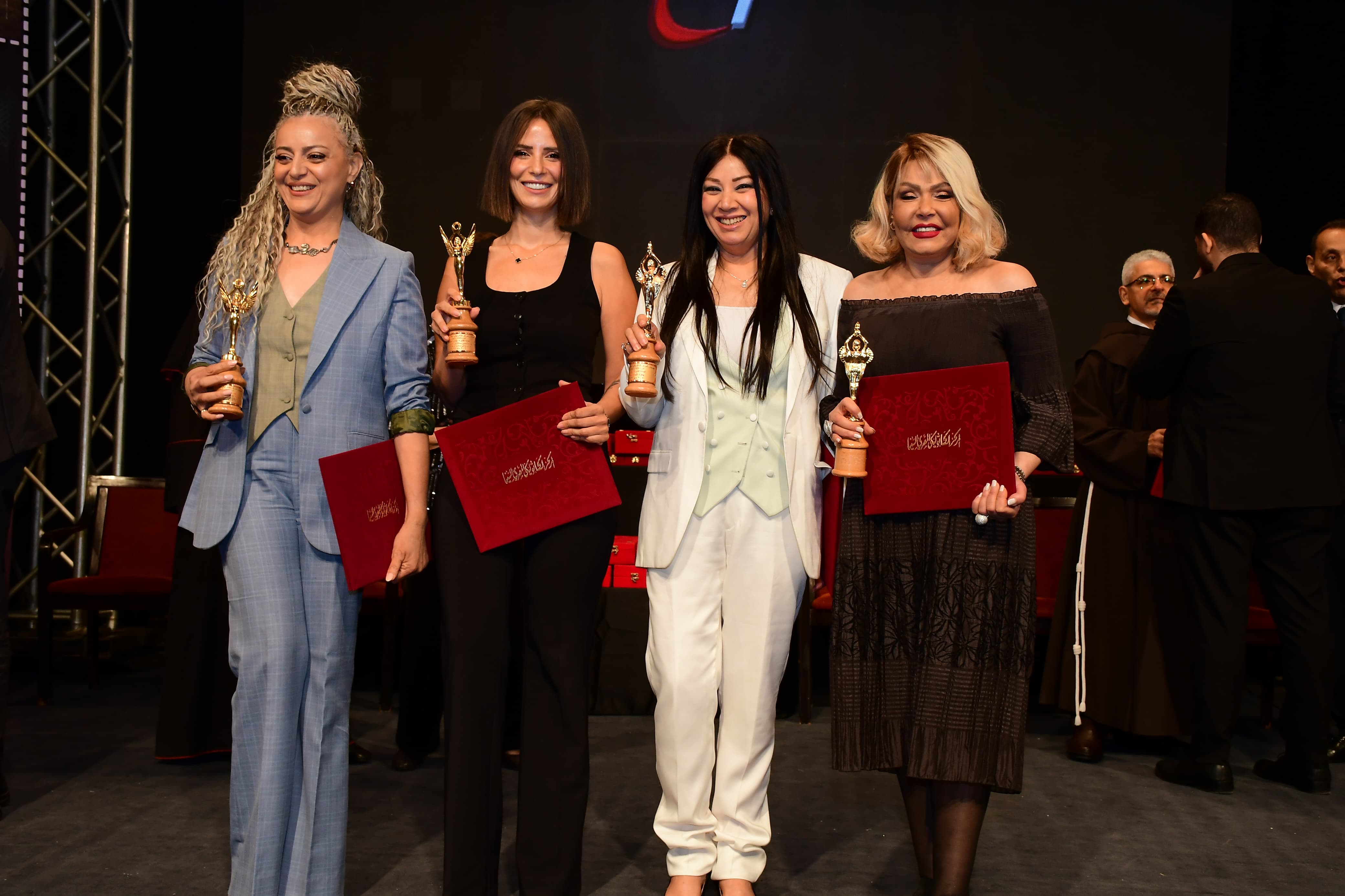 لوسى وانتصار وايمان العاصى