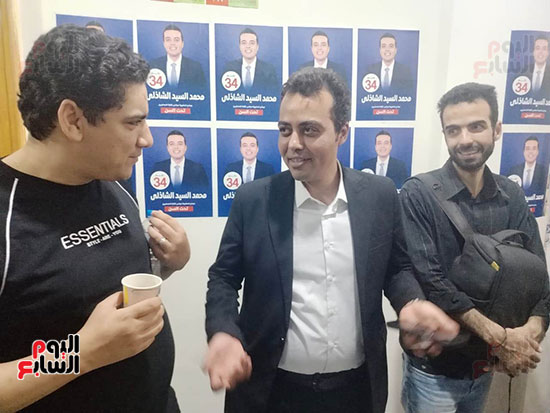 الزميل محمد السيد مع الزملاء الزميل محمد السيد مع الزملاء