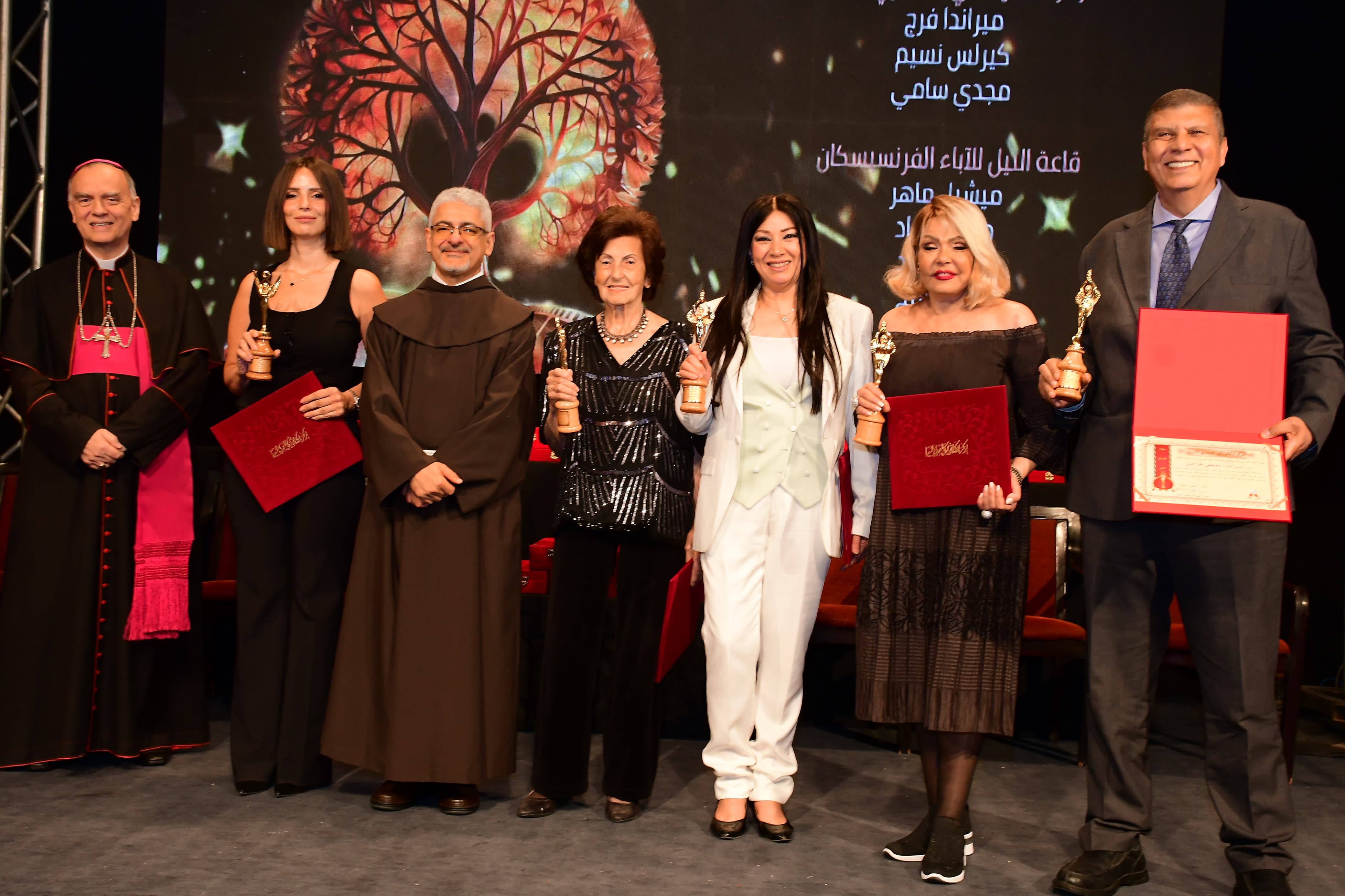 تكريم لوسى وانتصار وايمان العاصى فى مهرجان الكاثوليكى