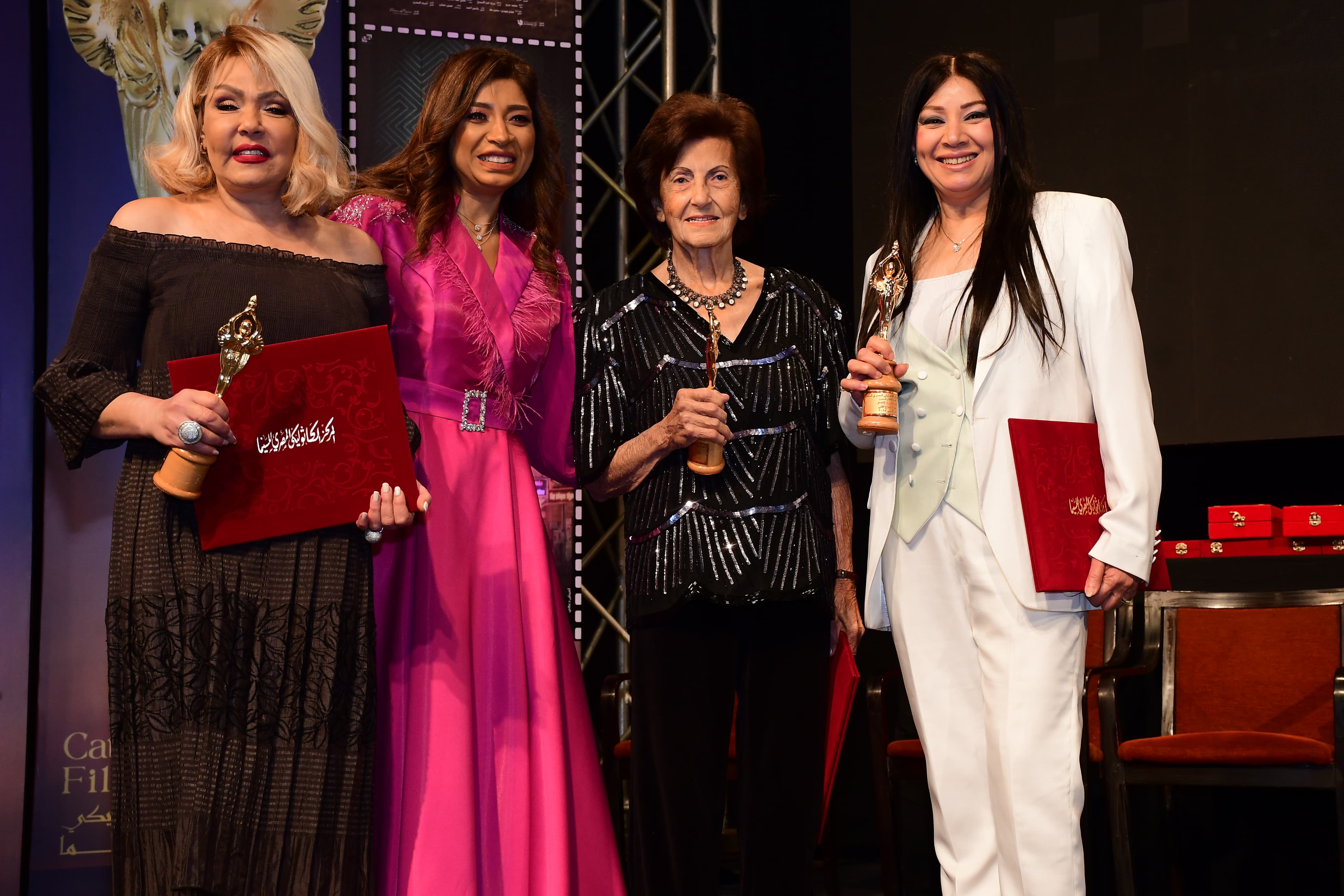 تكريم لوسى وانتصار فى مهرجان المركز الكاثوليكى