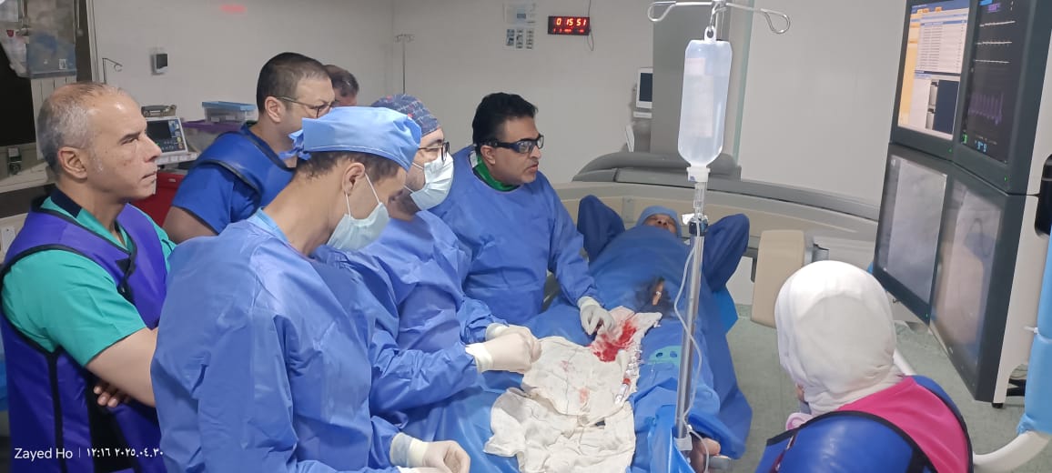 إجراء قساطر قلبية دقيقة لعلاج حالات الانغلاق الكلي المزمن للشريان التاجي بمستشفى الشيخ زايد (4)