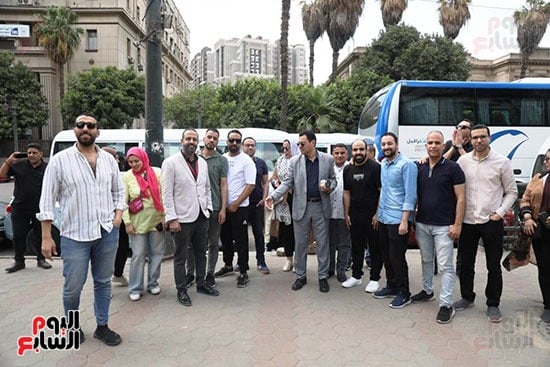 الكاتب الصحفى حسين يوسف والزملاء فى اليوم السابع يصلون نقابة الصحفيين