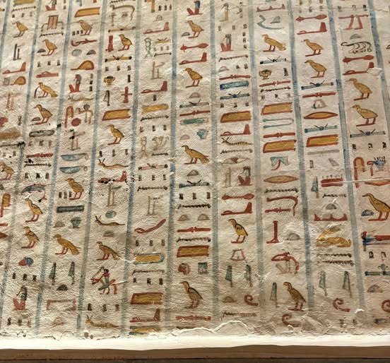 نقوش ورسم بديع على جدران المقابر نقوش ورسم بديع على جدران المقابر