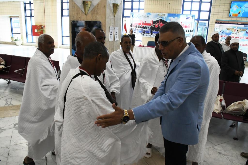 أثناء توديع المحافظ للحجيج أثناء توديع المحافظ للحجيج