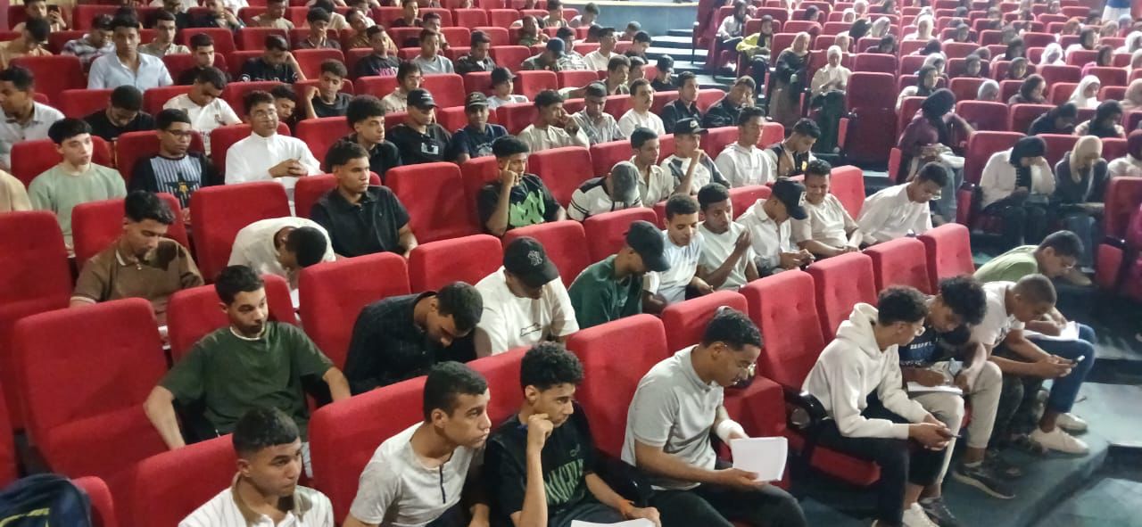 حضور مرجعات الثانوية العامة المجانية في اللغة العربية والإنجليزية حضور مرجعات الثانوية العامة المجانية في اللغة العربية والإنجليزية