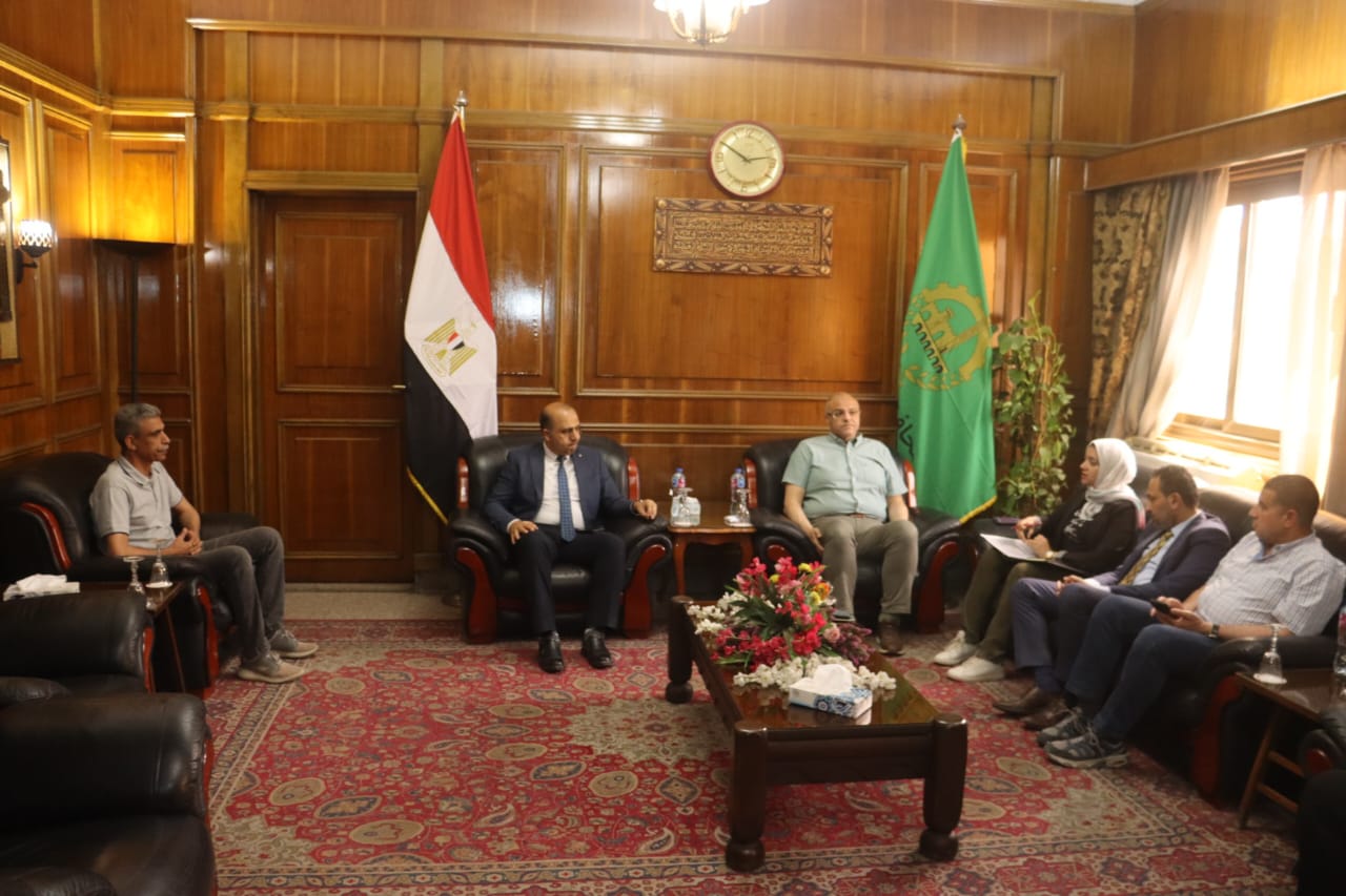 محافظ القليوبية يستقبل مساعد وزير البيئة محافظ القليوبية يستقبل مساعد وزير البيئة