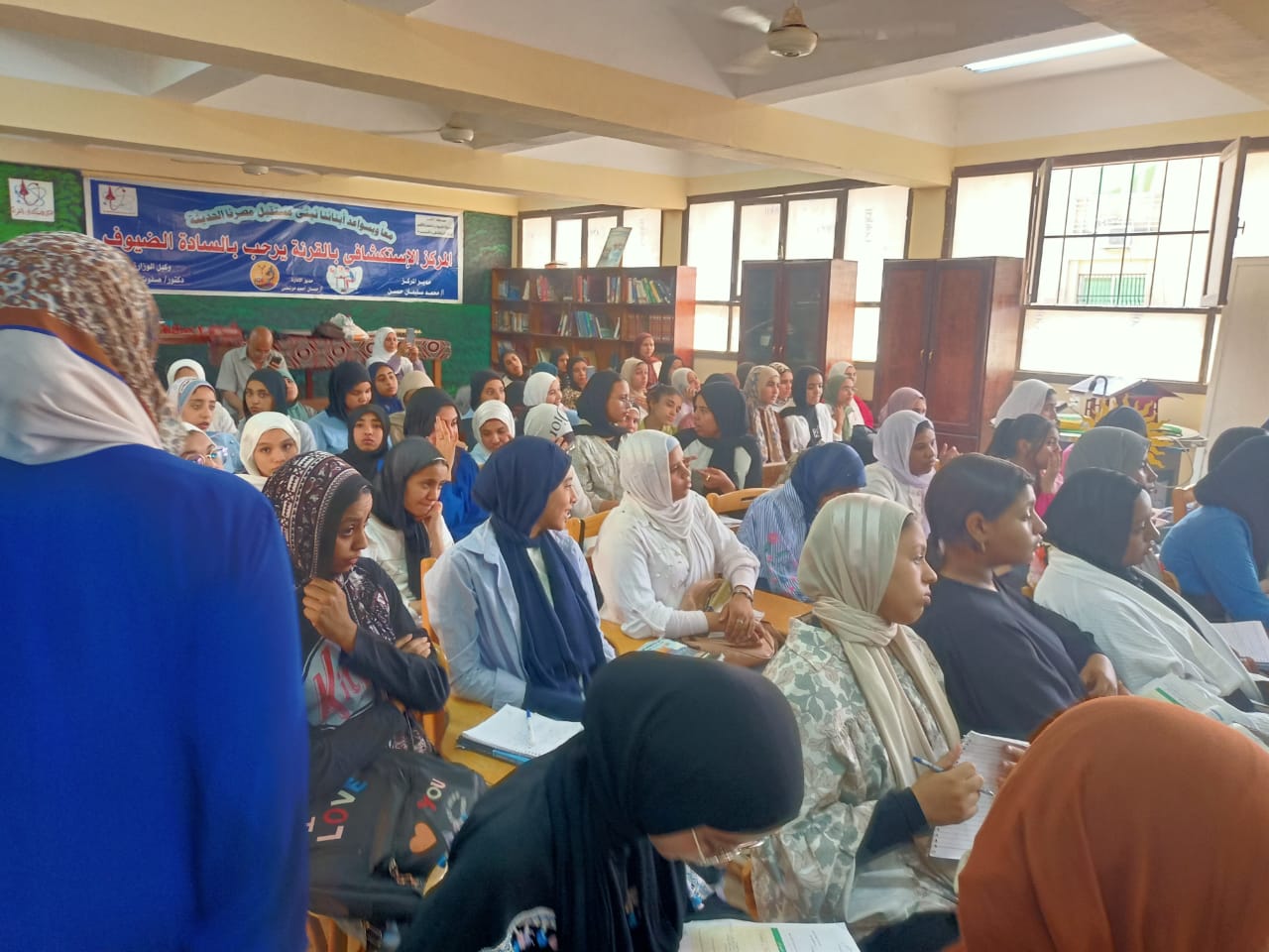 إقبال طلبة الشهادة الإعدادية بالأقصر على المراجعة النهائية إقبال طلبة الشهادة الإعدادية بالأقصر على المراجعة النهائية