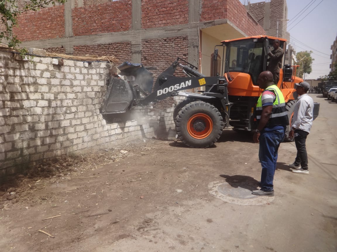 الأقصر تنفذ إزالة 13 قيراط تعديات زراعية بالموجة 26 للتعديات