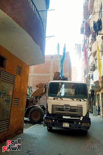 سيارات حى العجوزة ترفع القمامة2