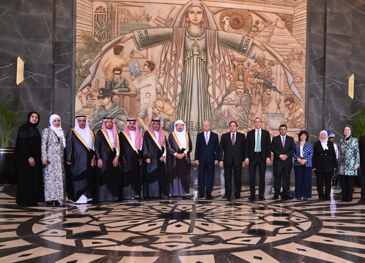 صورة تجمع بين رئيس مجلس النواب ورئيس مجلس الشورى السعودى والوفد المرافق