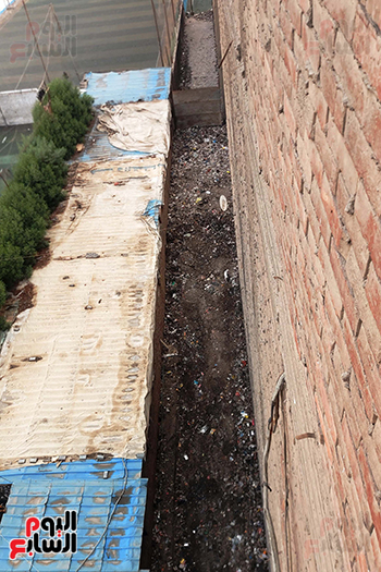 أحد-الشوارع-الجانبية-بعد-رفع-القمامة-منه