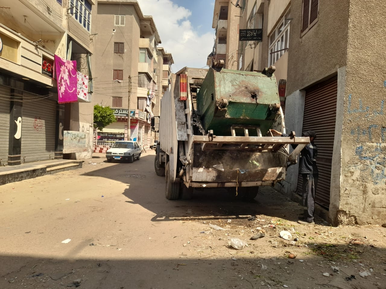 تفريغ صنلاديق القمامة