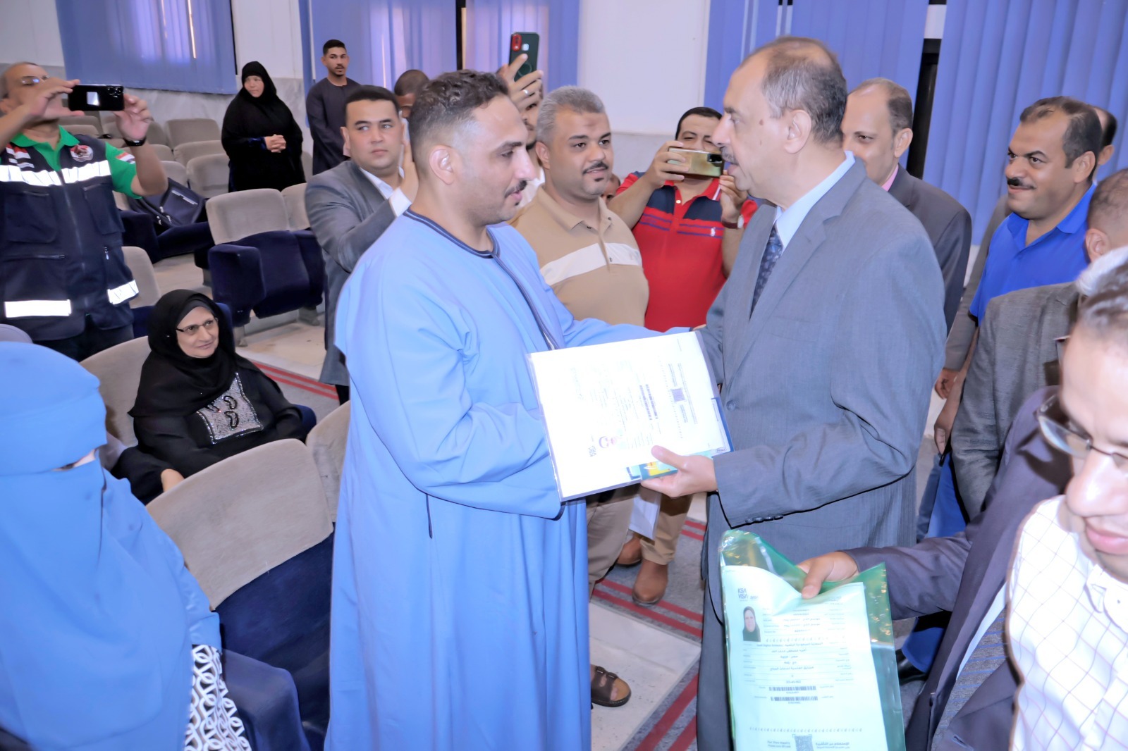 فرحة حاج بالتأشيرة 