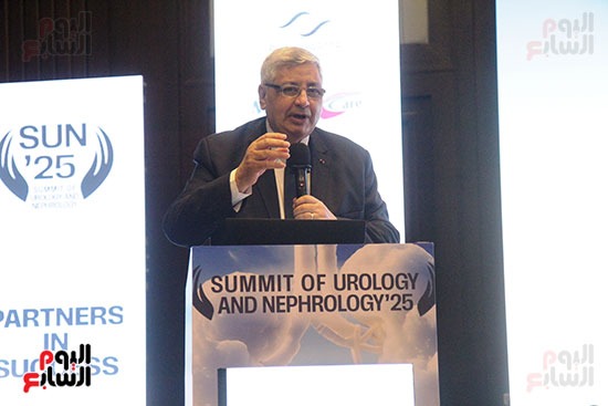مستشار رئيس الجمهورية للصحة متحدثا في الموتمر السنوى للكلى