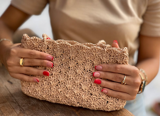 حقيبة متوسطة الحجم