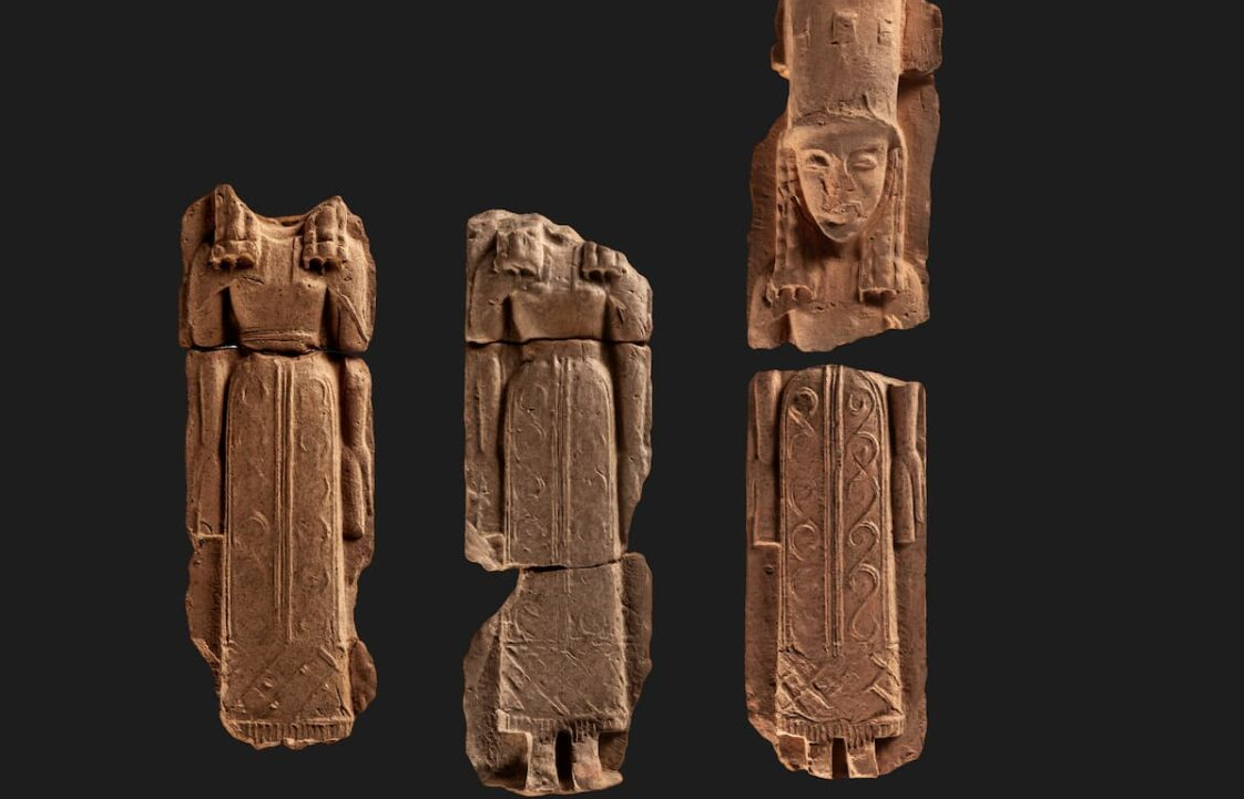 تماثيل نسائية مكسورة