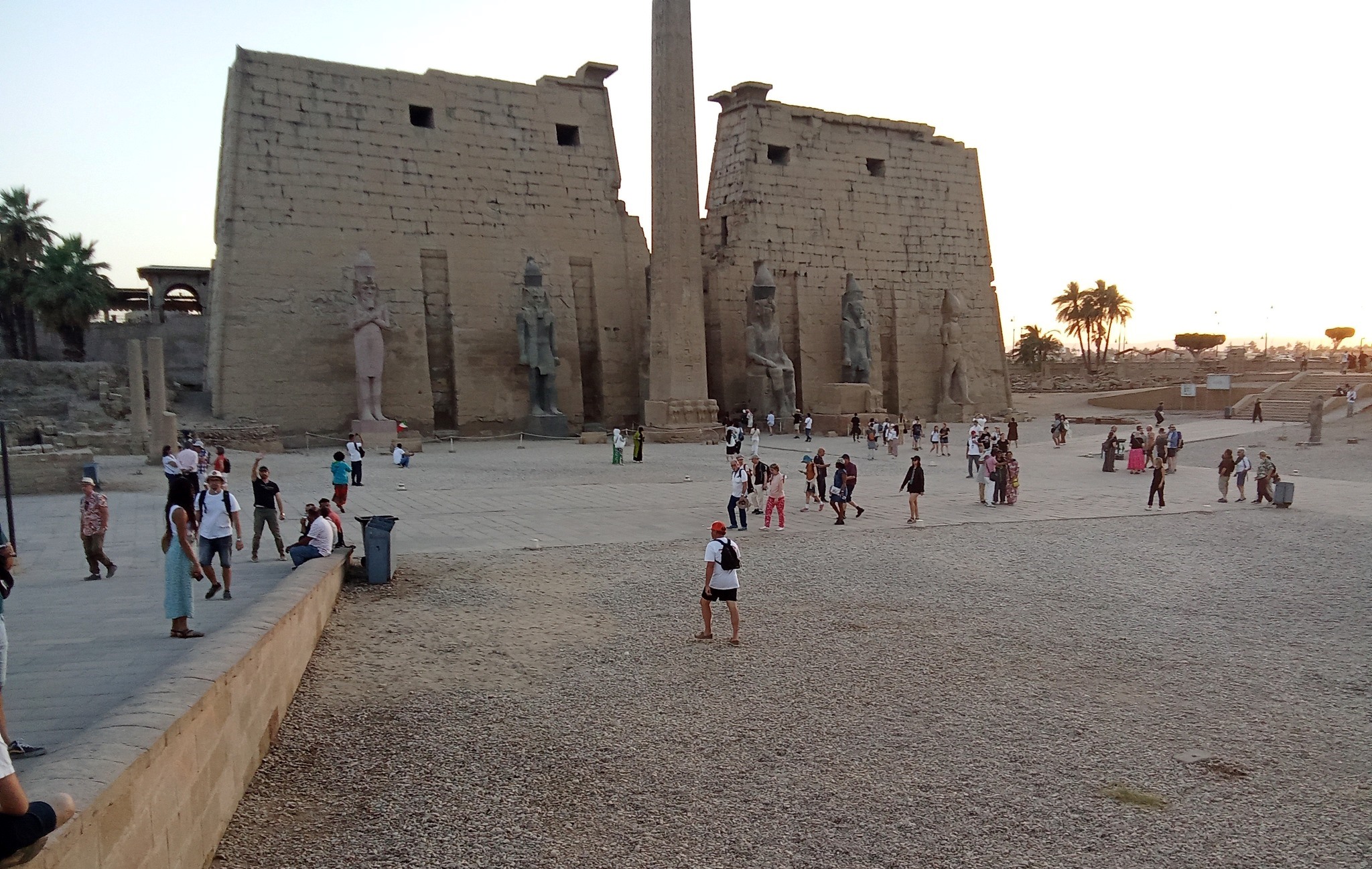 الزيارات المميزة من السياح بمعبد الأقصر