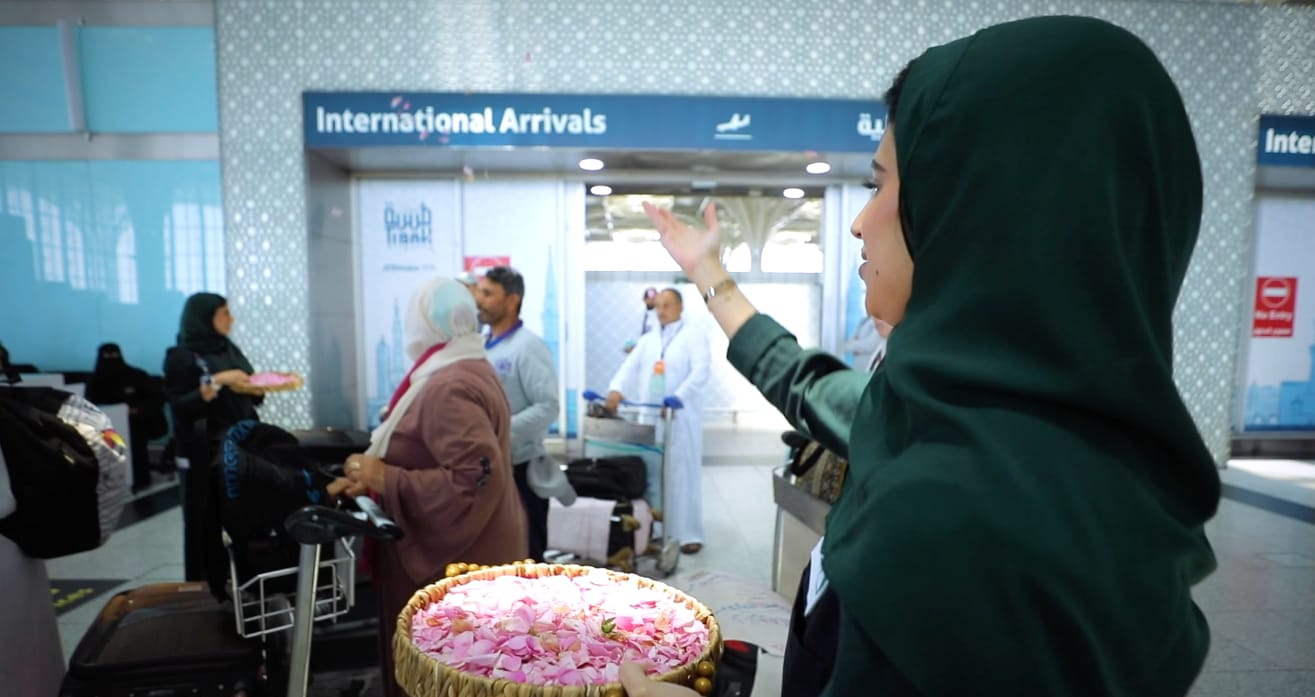 استقبال الحجاج بالورود استقبال الحجاج بالورود