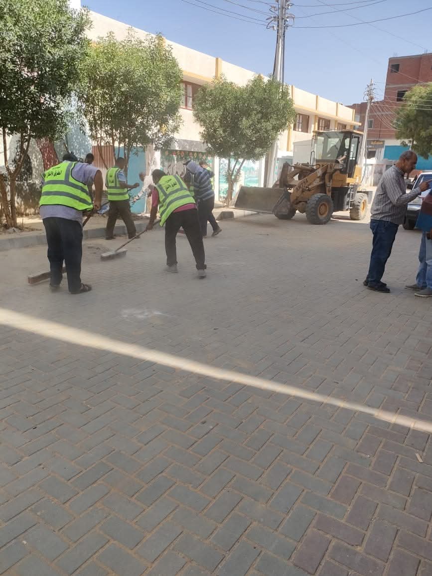 اثناء تنفيذ أعمال الرصف اثناء تنفيذ أعمال الرصف