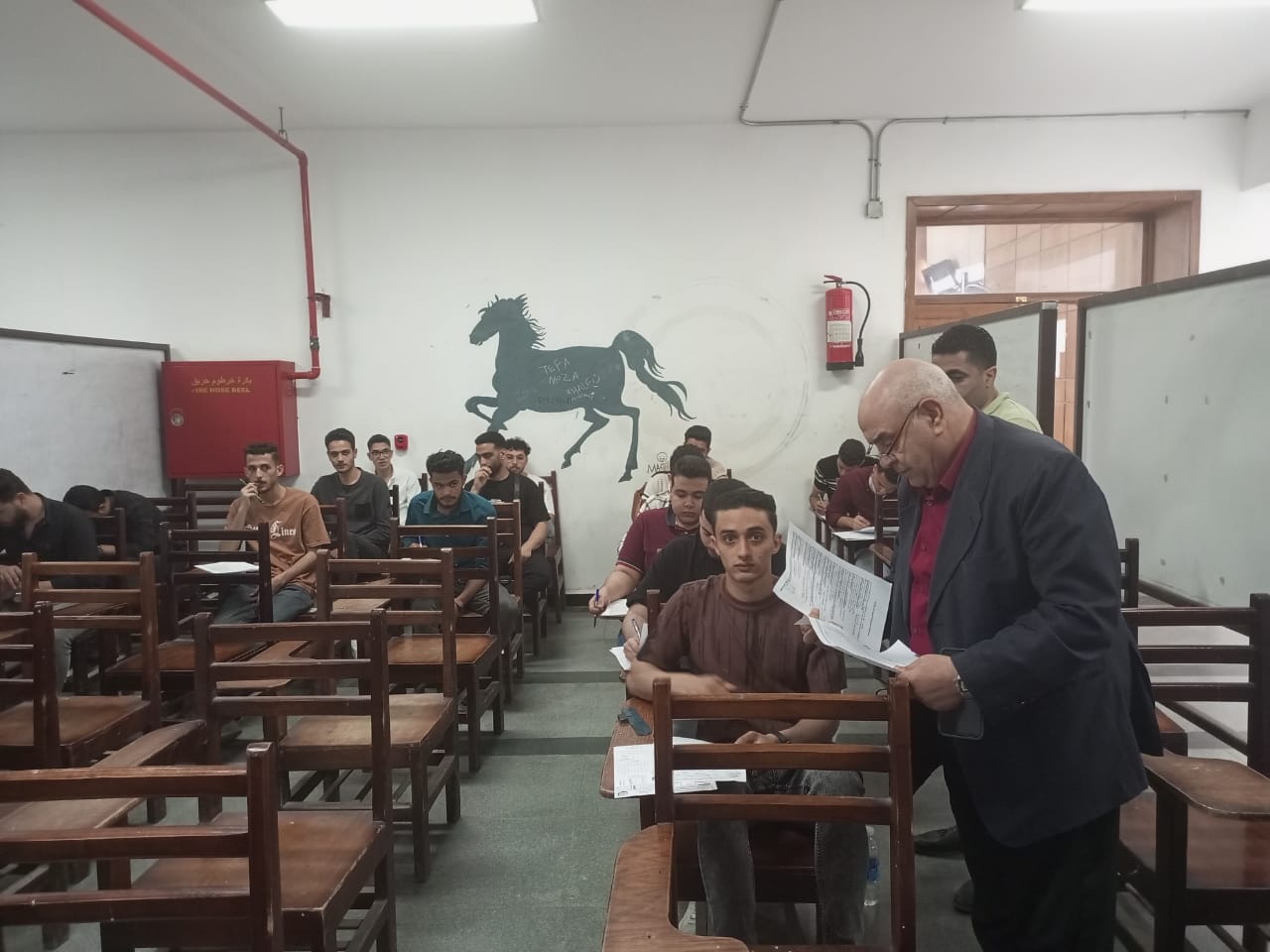 خلال جولة رئيس الجامعة