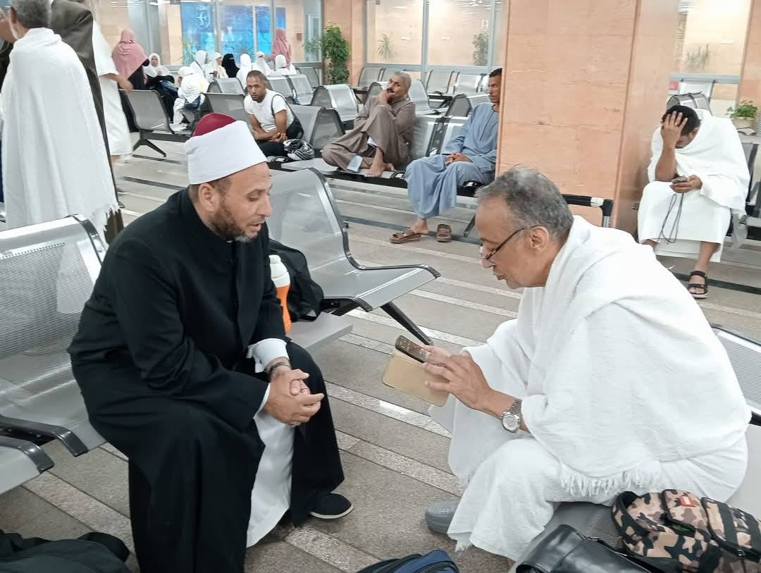 رجال منطقة وعظ الأزهر يرافقون الحجيج من مطار الأقصر إلى البيت العتيق