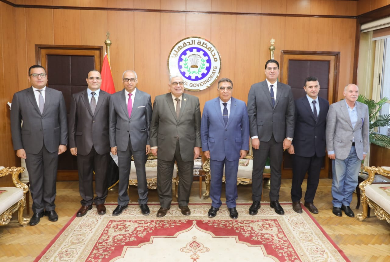 رئيس مجلس الدولة يضع حجر أساس مجمع المحاكم الجديد ويفتتح المقر المؤقت بالدقهلية