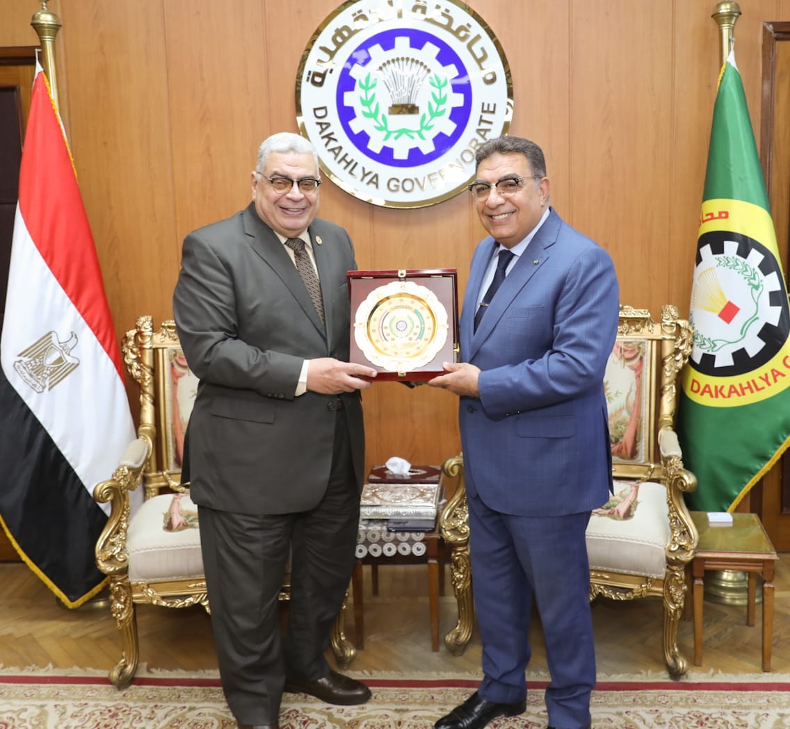 رئيس مجلس الدولة يضع حجر أساس مجمع المحاكم الجديد ويفتتح المقر المؤقت بالدقهلية