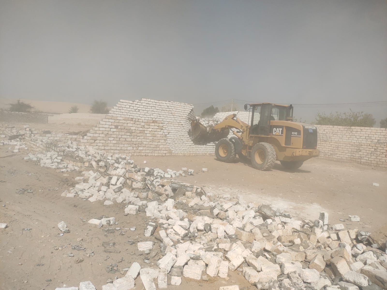 حملات إزالة التعديات ضمن الموجة 26 للإزالات بالأقصر حملات إزالة التعديات ضمن الموجة 26 للإزالات بالأقصر