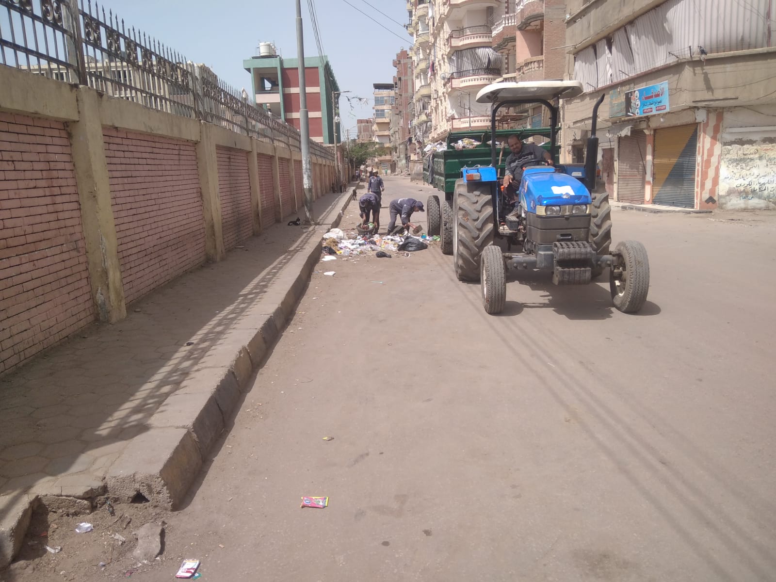 كنس الشوارع ورفع القمامة
