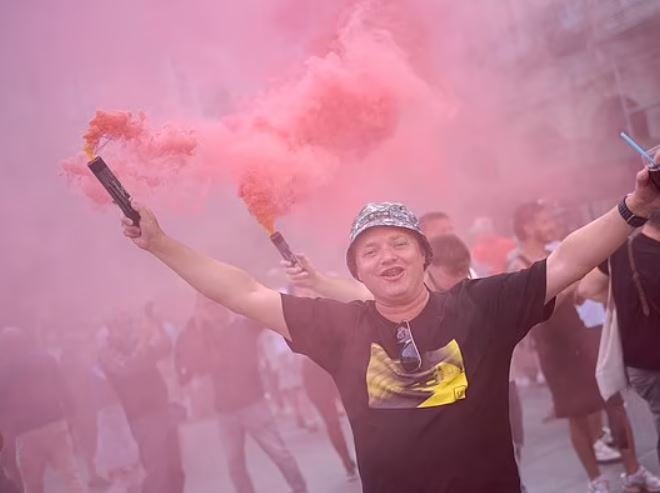 جماهير توتنهام ضد مانشستر يونايتد في إسبانيا (3)