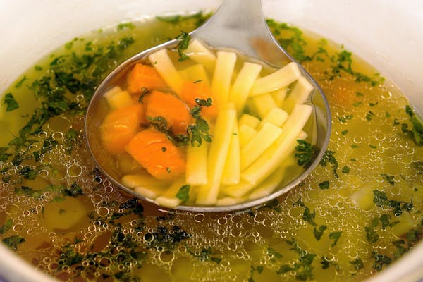 شوربة لسان العصفور بالجزر والبطاطس شوربة لسان العصفور بالجزر والبطاطس