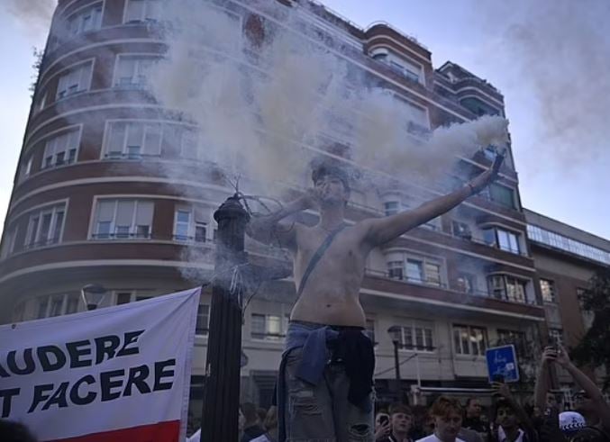 جماهير توتنهام ضد مانشستر يونايتد في إسبانيا (5)
