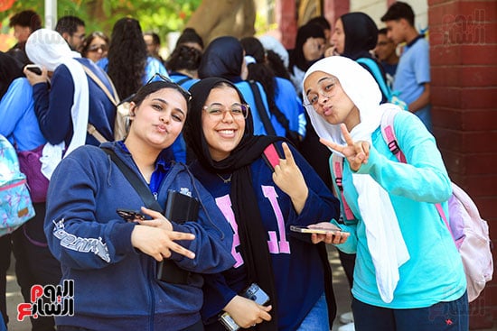 اللغة العربية ترسم البهجة على طلبة الصف الثاني الثانوي اللغة العربية ترسم البهجة على طلبة الصف الثاني الثانوي