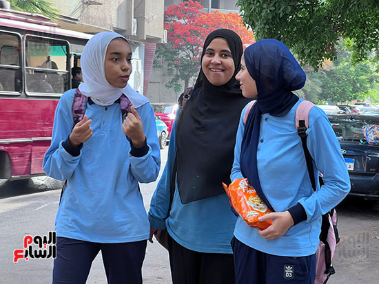 توافد طلاب ثانية ثانوية بالجيزة على لجان امتحانات الفصل الدراسى الثانى (4)