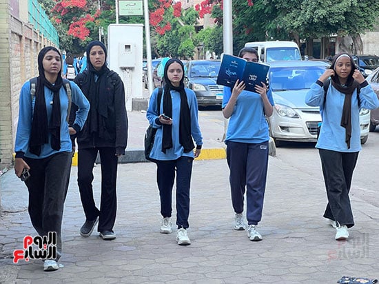 توافد طلاب ثانية ثانوية بالجيزة على لجان امتحانات الفصل الدراسى الثانى (17)