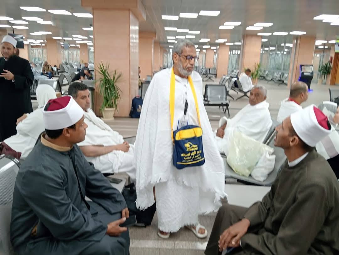 لقاءات توعية الحجيج فى مطار الأقصر الدولى
