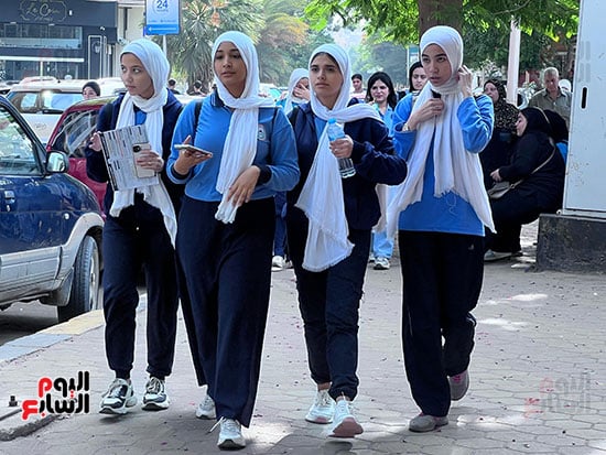 توافد طلاب ثانية ثانوية بالجيزة على لجان امتحانات الفصل الدراسى الثانى (3)