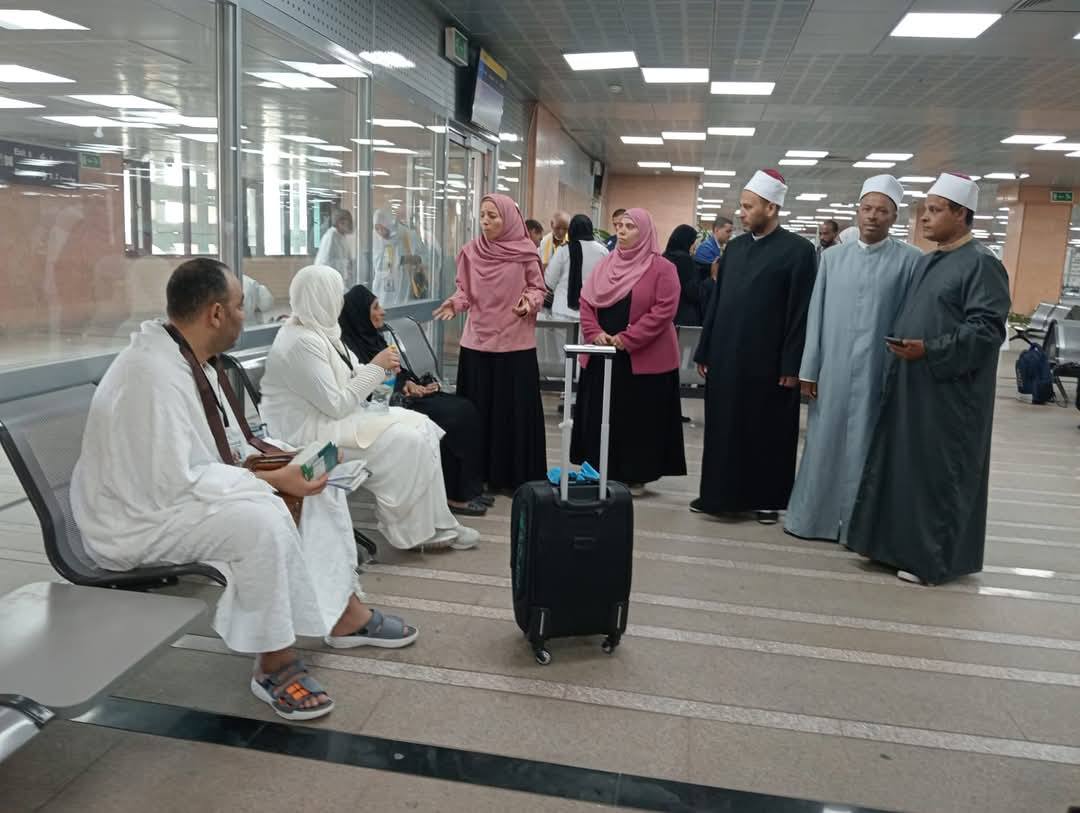 وعظ الأزهر يرافقون الحجيج من مطار الأقصر إلى البيت العتيق