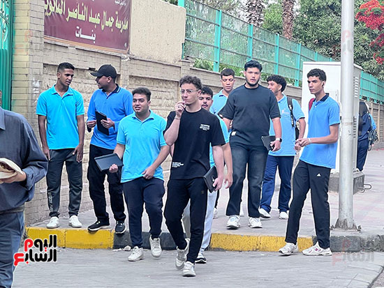 توافد طلاب ثانية ثانوية بالجيزة على لجان امتحانات الفصل الدراسى الثانى (21)