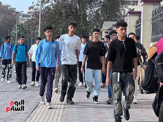 توافد طلاب ثانية ثانوية بالجيزة على لجان امتحانات الفصل الدراسى الثانى (9)