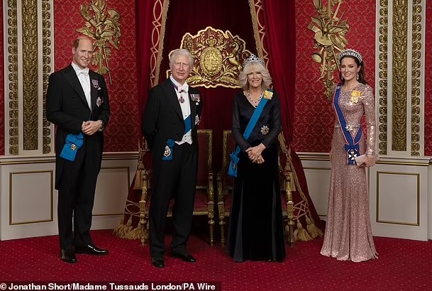 تماثيل العائلة المالكة البريطانية