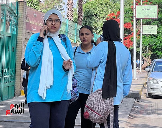 توافد طلاب ثانية ثانوية بالجيزة على لجان امتحانات الفصل الدراسى الثانى (24)