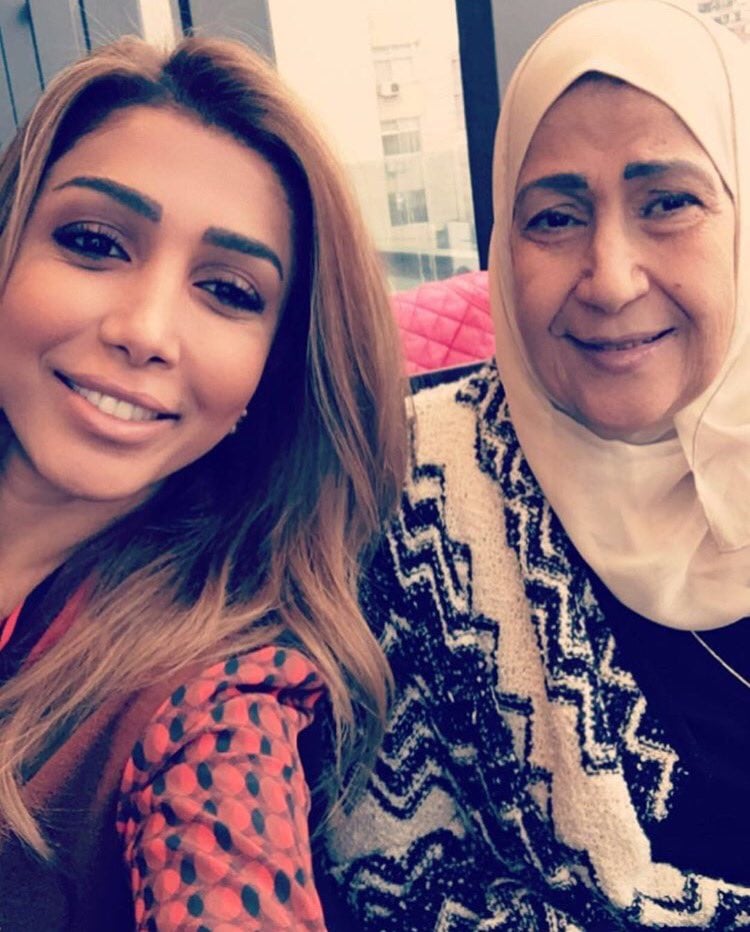 اروى ووالدتها اروى ووالدتها