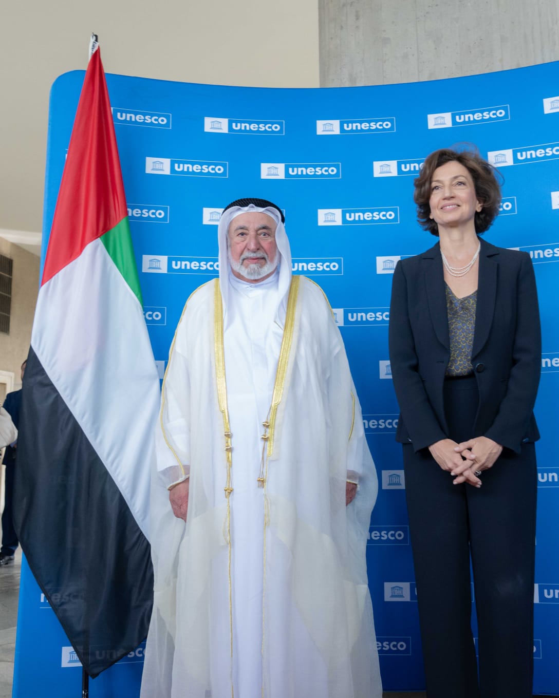 حاكم الشارقة يتسلم تكريما خاصا من اليونسكو (2)