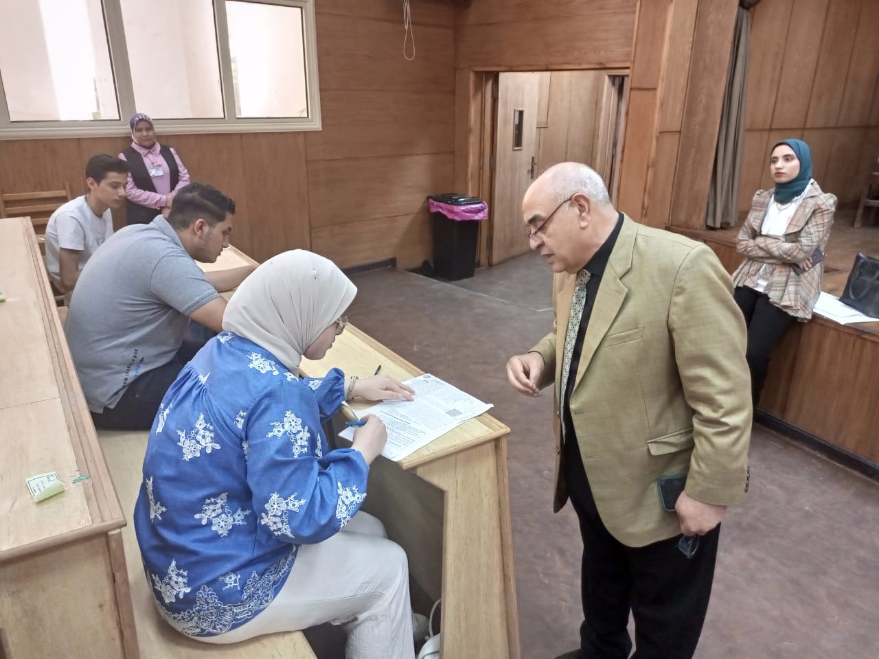 جولة امتحانانت جامعة دمنهور (1)