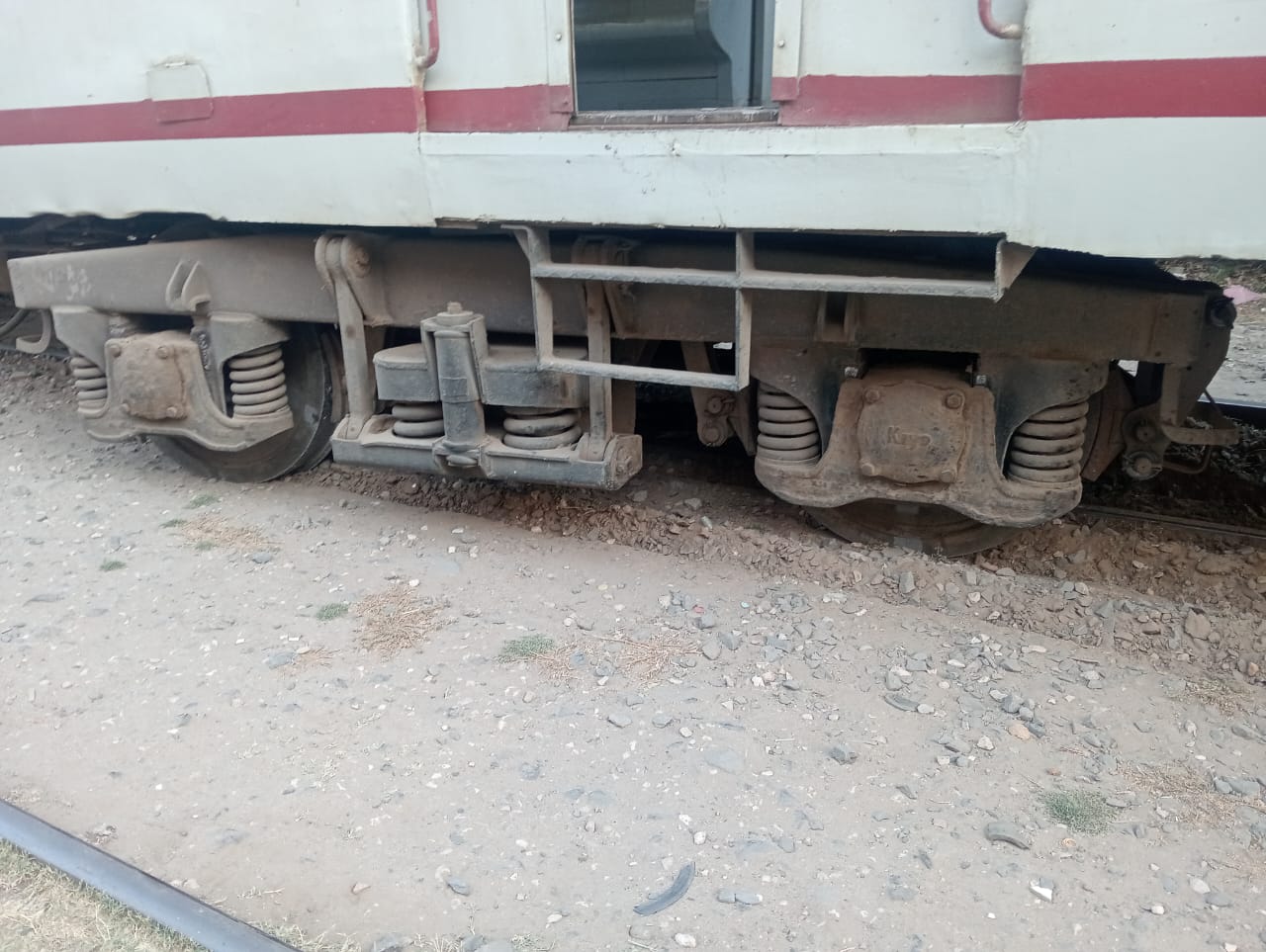 خروج عربات عن الفطار بالقرب من محطة فوه بكفر الشيخ خروج عربات عن الفطار بالقرب من محطة فوه بكفر الشيخ