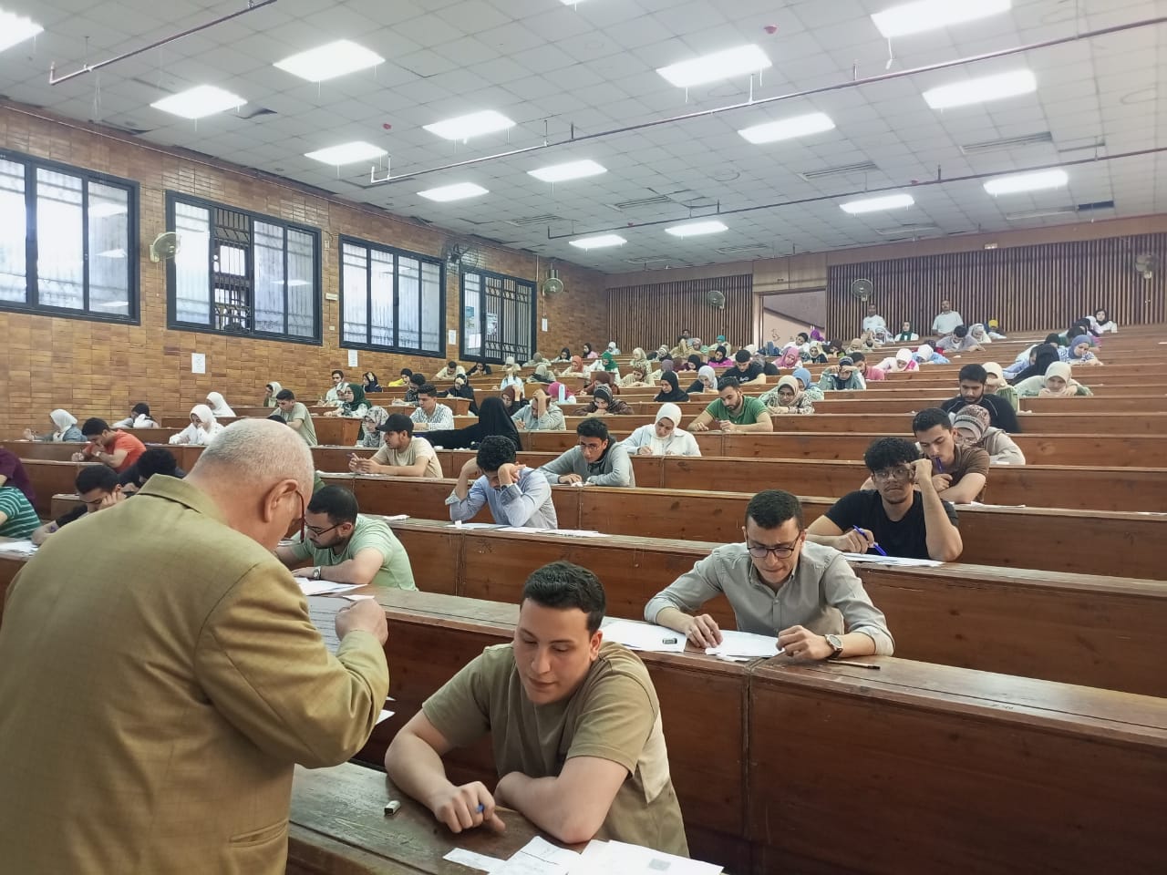 جولة امتحانانت جامعة دمنهور (3)
