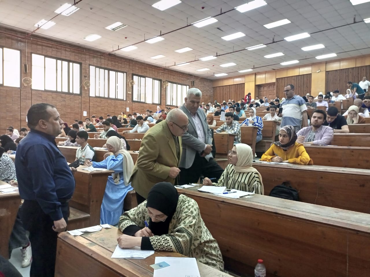 جولة امتحانانت جامعة دمنهور (5)